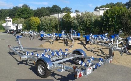 Porte bateau immergeable SUN WAY FAST - D2413 - PTAC : 1350Kg - Kit rouleaux - 1 essieu freiné